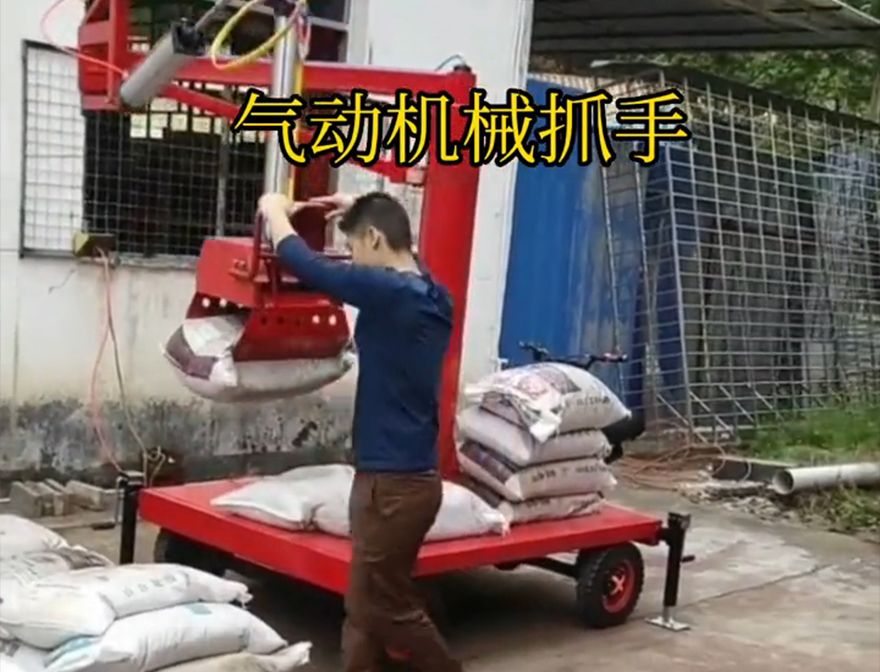 海伦市机械抓手海伦市气动助力机械臂装卸水泥神器机械抓手价格青储搬运机价格农用随车抓